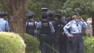 قبيل زيارة ترامب... طوكيو تهتز على وقع حادث أمني أمام السفارة الأميركية