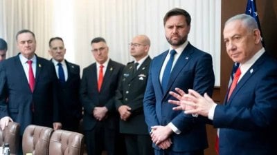 نتنياهو يرضخ للتحذيرات الأميركية ويجمّد 