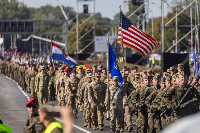 الإغلاق يشلّ الحكومة... و “بطل خفي” يقدّم 130 مليون دولار للعسكريين الأميركيين! الإغلاق يشلّ الحكومة... و “بطل خفي” يقدّم 130 مليون دولار للعسكريين الأميركيين!