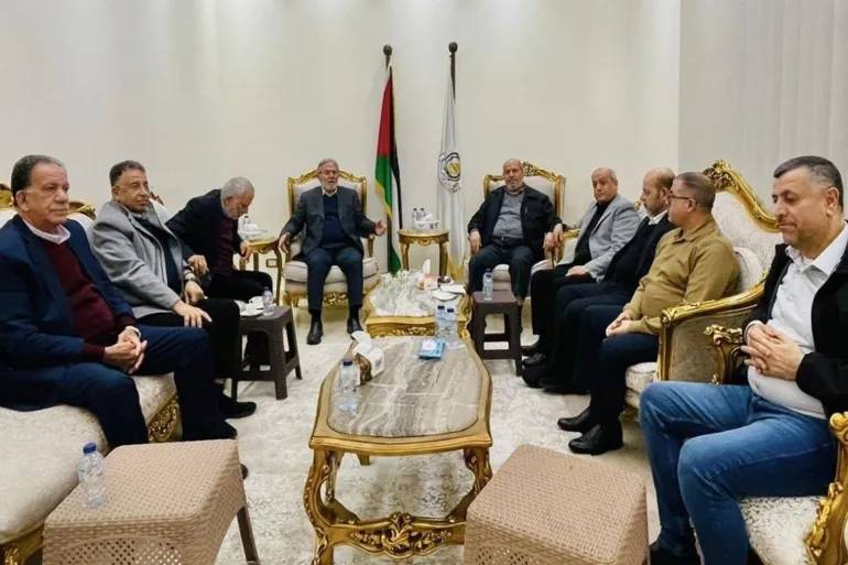 قبيل إجتماع الفصائل حول غزة… لقاء بين حماس وفتح قبيل إجتماع الفصائل حول غزة… لقاء بين حماس وفتح