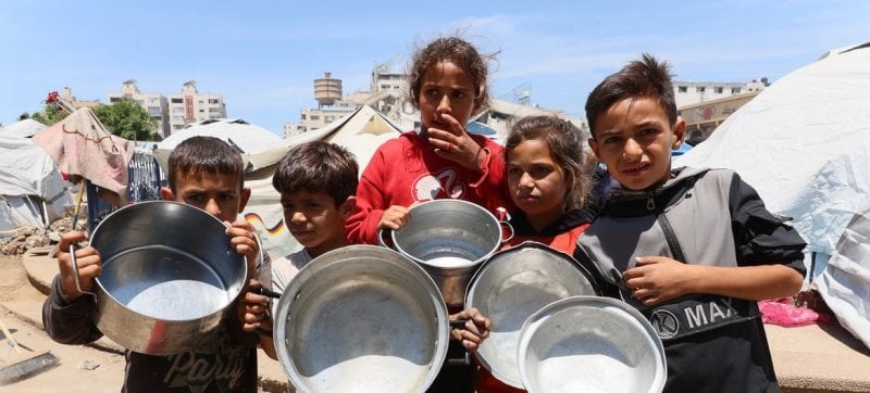 جثث بدلا من الغذاء… إسرائيل تستغل الهدنة لتشديد الحصار الإنساني جثث بدلا من الغذاء… إسرائيل تستغل الهدنة لتشديد الحصار الإنساني