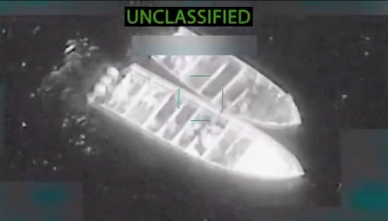 "سنصطادهم"... هيغسيث يعلن تصفية 14 مهربًا في المحيط الهادئ (فيديو) "سنصطادهم"... هيغسيث يعلن تصفية 14 مهربًا في المحيط الهادئ (فيديو)