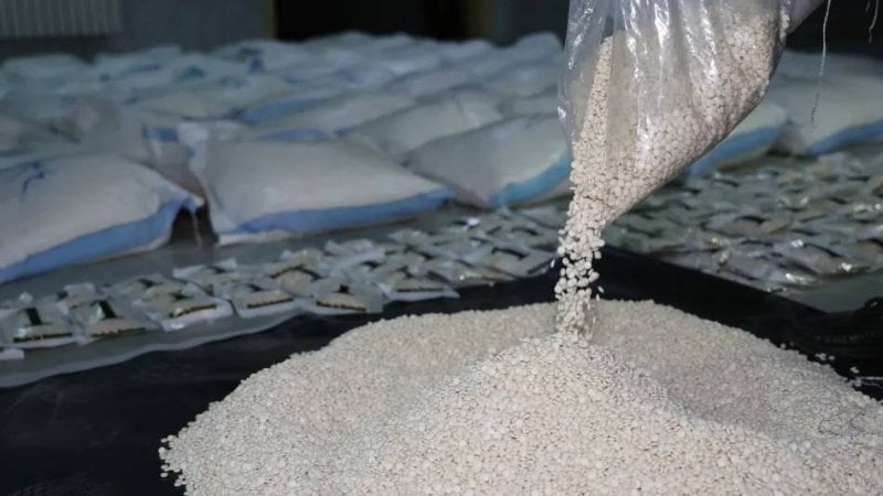 سوريا تحبط تهريب 11 مليون قرص “كبتاغون” مصدرها لبنان سوريا تحبط تهريب 11 مليون قرص “كبتاغون” مصدرها لبنان