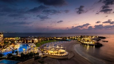 رجل الصفقات السوداء... غادر من بوابة الدولة!