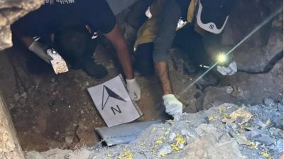 في حفرة صرف صحي... اكتشاف صادم لرفات مجهولين في ريف حمص