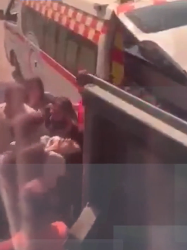 قتلى وجرحى في سوريا... مسلحون يستهدفون حافلة ركاب (فيديو)  قتلى وجرحى في سوريا... مسلحون يستهدفون حافلة ركاب (فيديو)