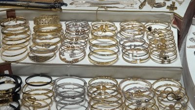 الذهب يصطدم بمطب خطير.. خبير يحذر من انهيار تاريخي ويناشد المسؤولين: لبنان أمام فرصة العمر!