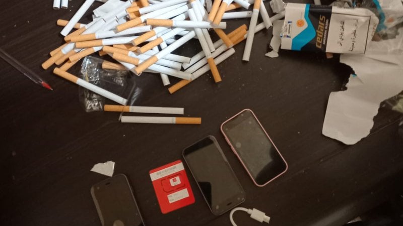مخبأة داخل “كروز” سجائر... "الأمن" يحبط محاولة تهريب هواتف خلوية مخبأة داخل “كروز” سجائر... "الأمن" يحبط محاولة تهريب هواتف خلوية