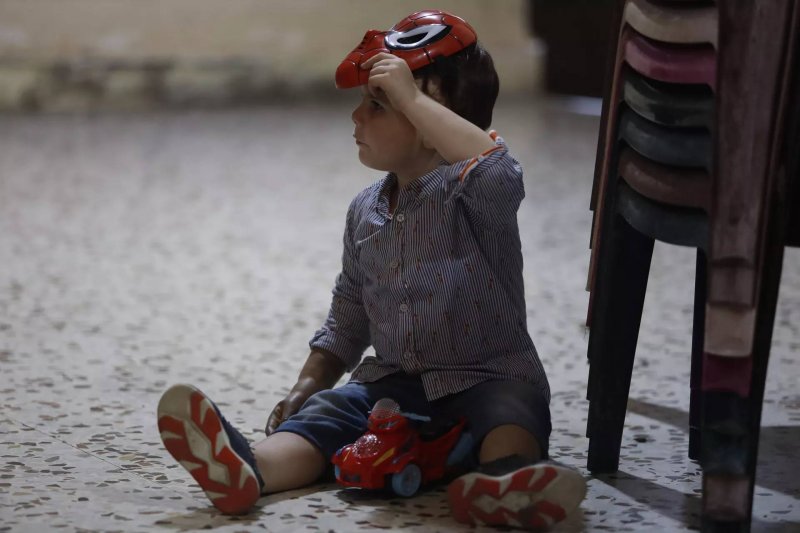 بعد 15 ساعة تحت الأنقاض... قصة الناجي الوحيد من غارة الصرفند