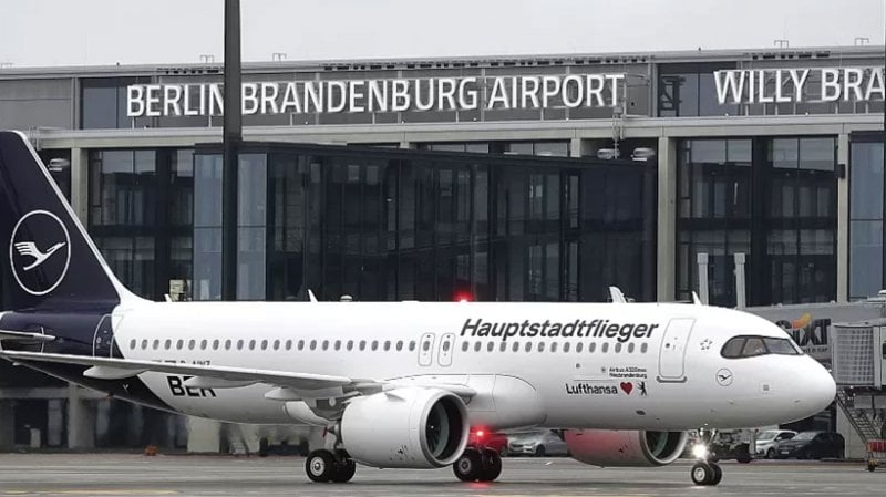 إنذار أمني في سماء برلين... طائرات مسيّرة تشلّ الطيران  إنذار أمني في سماء برلين... طائرات مسيّرة تشلّ الطيران