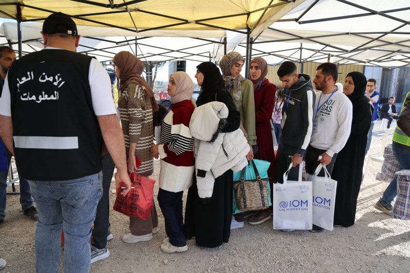 الأمن العام يُنظّم المرحلة السابعة من خطة العودة المنظمة للنازحين السوريين (فيديو وصور) الأمن العام يُنظّم المرحلة السابعة من خطة العودة المنظمة للنازحين السوريين (فيديو وصور)