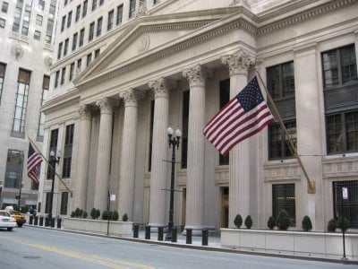 الفيدرالي الأميركي يخفض الفائدة إلى 4% في ثاني خطوة هذا العام