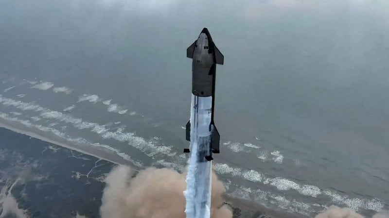 رحلات إلى القمر... "سبيس إكس" تقدّم خطة مبسطة إلى "ناسا" رحلات إلى القمر... "سبيس إكس" تقدّم خطة مبسطة إلى "ناسا"