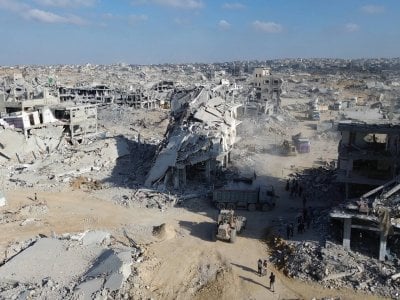 رغم إعلان ترامب استئناف التهدئة... إسرائيل تمطر خان يونس بغارات عنيفة