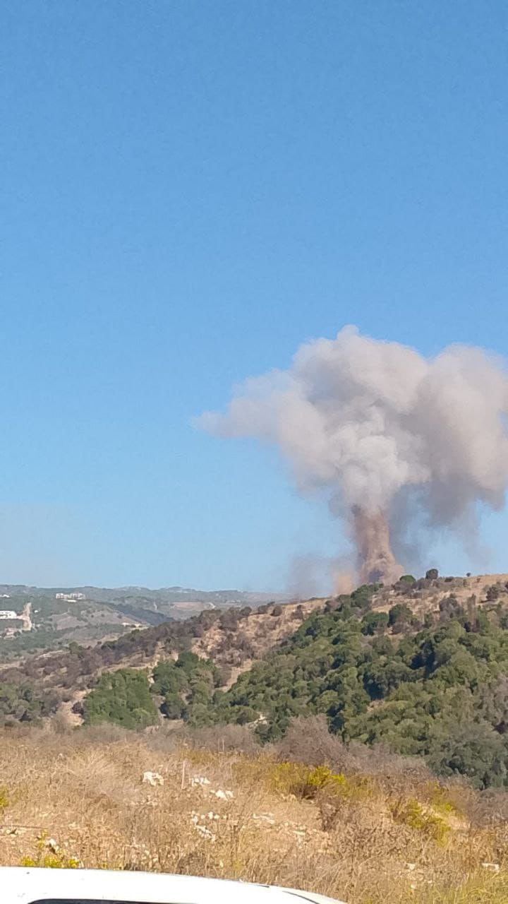بالفيديو والصور: غارات تهزّ كفررمان... وانفجارات عنيفة في سهل الميدنة بالفيديو والصور: غارات تهزّ كفررمان... وانفجارات عنيفة في سهل الميدنة