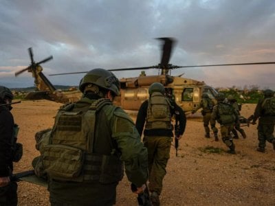 صدمة في إسرائيل... جندي يشعل النار في جسده أمام منزل مسؤول صدمة في إسرائيل... جندي يشعل النار في جسده أمام منزل مسؤول