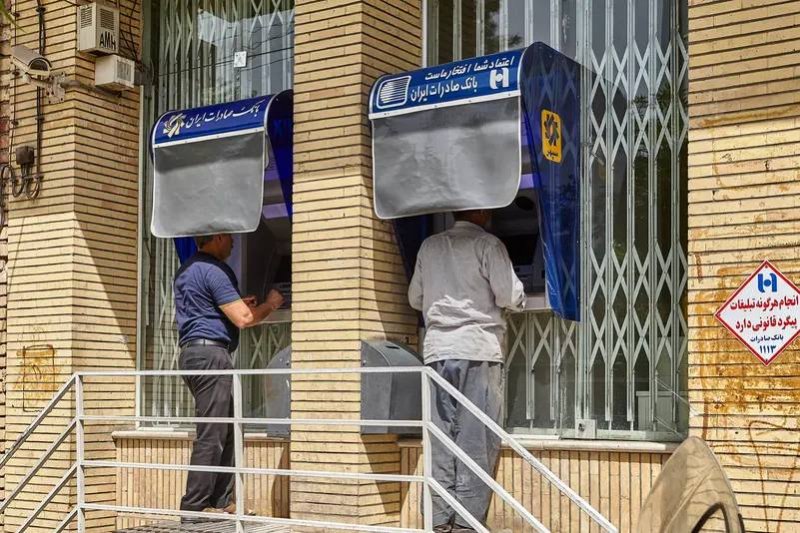 فضيحة مالية جديدة في إيران... تسهيلات مشبوهة تهزّ "بنك باسارغاد"