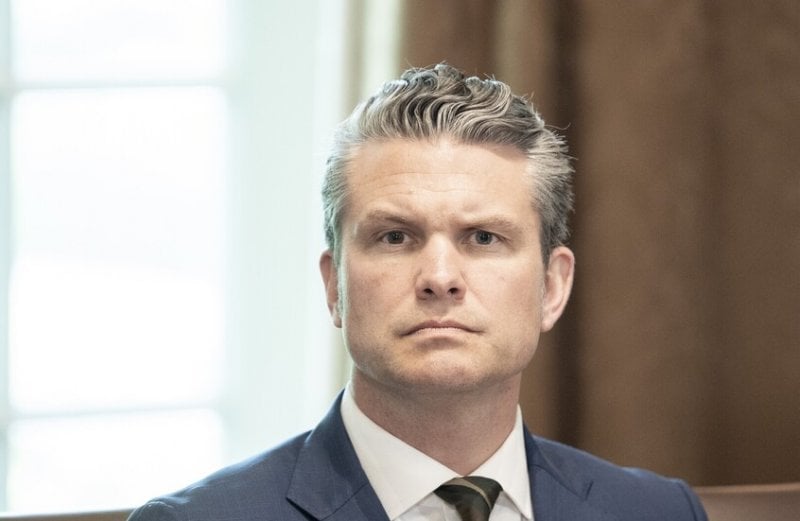 وزير الدفاع الأميركي يعلّق على قرار ترامب: التجارب النووية إجراء مسؤول وضروري وزير الدفاع الأميركي يعلّق على قرار ترامب: التجارب النووية إجراء مسؤول وضروري