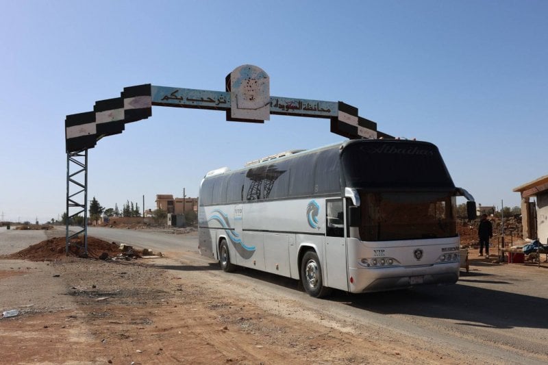 "طريق الموت"... ناجون من هجوم حافلة السويداء يروون لحظات الرعب والدماء "طريق الموت"... ناجون من هجوم حافلة السويداء يروون لحظات الرعب والدماء