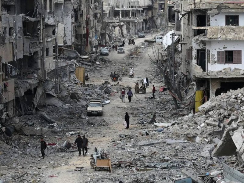 الجيش الإسرائيلي يوسّع عملياته الميدانية في خان يونس الجيش الإسرائيلي يوسّع عملياته الميدانية في خان يونس