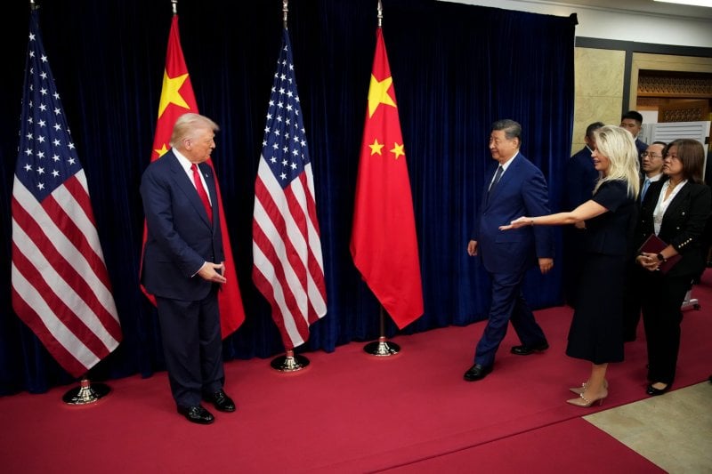 لقاء بعد ست سنوات... شي وترامب ينهيان محادثاتهما بصمتٍ لافت لقاء بعد ست سنوات... شي وترامب ينهيان محادثاتهما بصمتٍ لافت