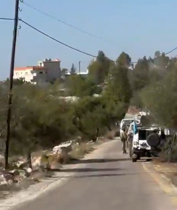 من دون تنسيق... أهالي الشعيتية يعترضون دورية لليونيفيل (فيديو)