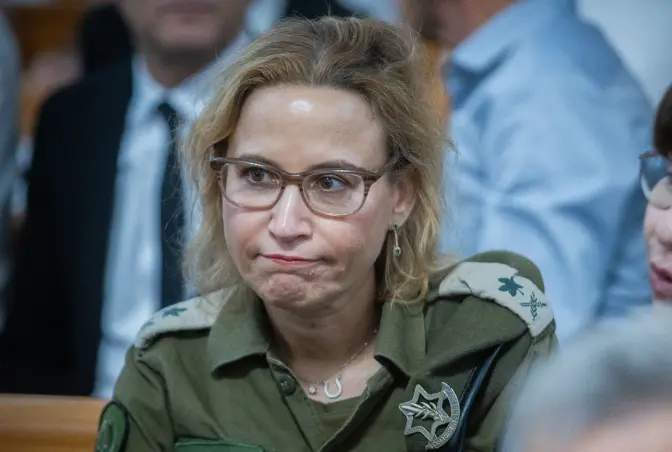 فضيحة تهزّ الجيش الإسرائيلي: المدعية العسكرية العامة متورطة في تسريب فيديو التعذيب
 فضيحة تهزّ الجيش الإسرائيلي: المدعية العسكرية العامة متورطة في تسريب فيديو التعذيب