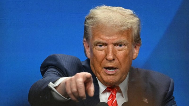 سخرية تتحوّل إلى أزمة... ترامب يردّ على من شبهه بـ"قرد هارب"