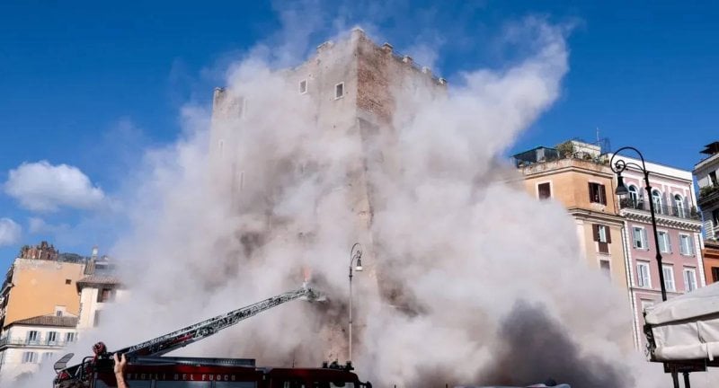 وسط أعمال الترميم... انهيار مبنى أثري في روما (فيديو)