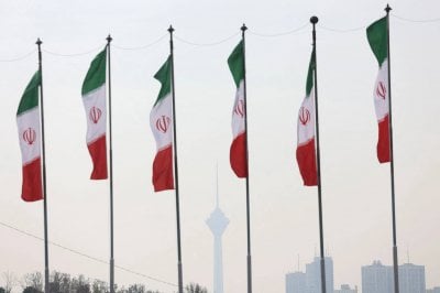 طهران تحسم الجدل: لا مفاوضات حالياً مع واشنطن