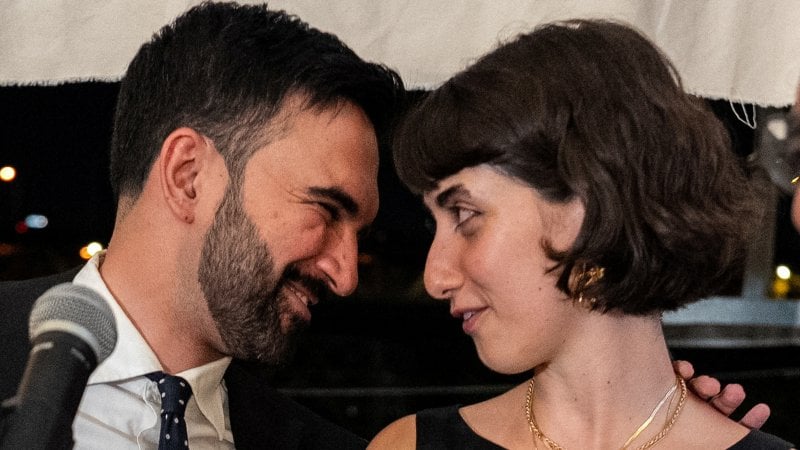 فنانة سورية على عتبة لقب سيدة نيويورك الأولى... من هي راما دواجي زوجة ممداني؟