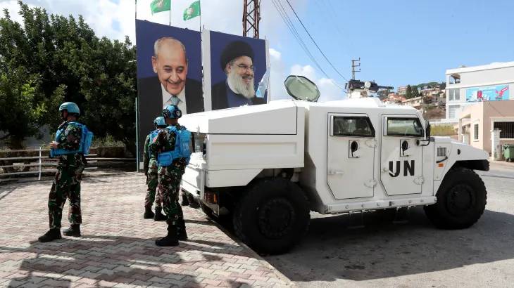 قوة معادية... مسؤول إسرائيلي يتّهم اليونيفيل بـ"تجاوز مهامها" 