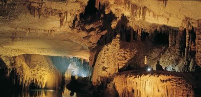 “زفاف جعيتا” يُحرّك وزارة السياحة... إنذار رسمي للبلدية