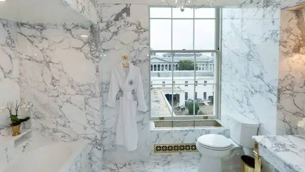 البيت الأبيض على طراز ترامب... رخام وذهب في غرفة "لينكولن" التاريخية (صور)