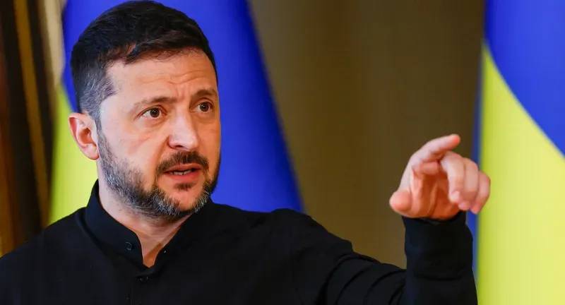 زيلينسكي يطالب واشنطن بأسلحة بعيدة المدى ويفتح ملف العقوبات من جديد