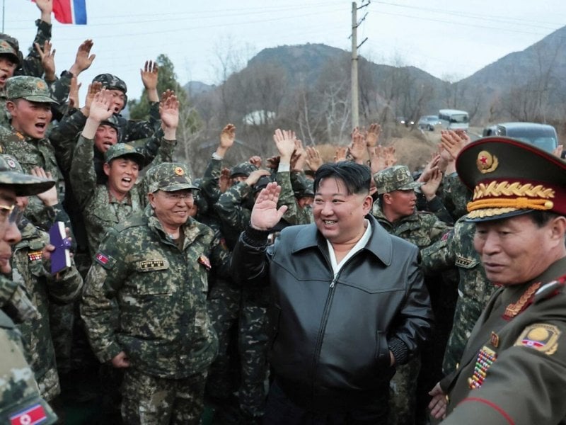 تعاون عسكري متصاعد بين موسكو وبيونغ يانغ... آلاف الجنود الكوريين إلى روسيا