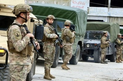 الدوام الكامل يربك العسكريين