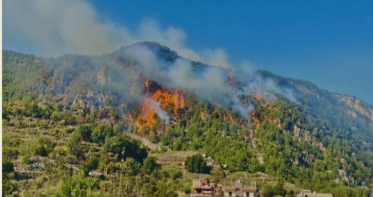 بعد أسابيع على إخماده... حريق دبعل يعاود الاشتعال