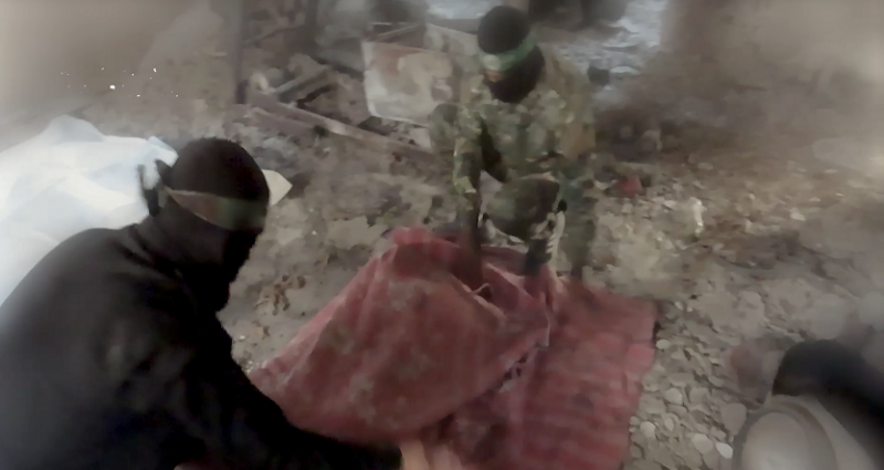 "القسام" تكشف المشهد الحقيقي... فيديو يفضح رواية إسرائيل عن الجثث