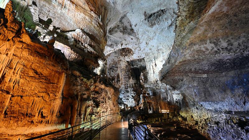 في سابقة من نوعها... بلدية جعيتا تستبيح المعلم الأهم في لبنان! 