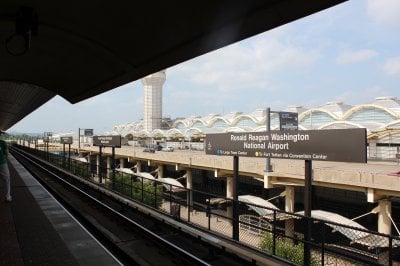 إنذار أمني في واشنطن... وقف الرحلات في مطار رونالد ريغان 