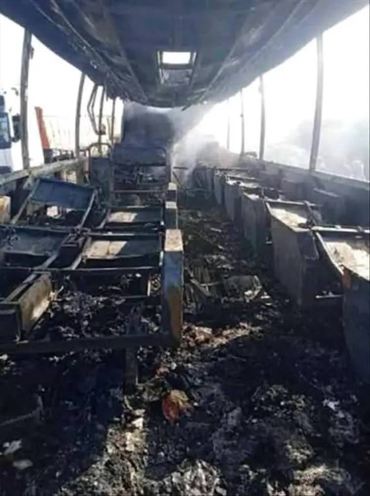 رحلة الموت من جدة إلى أبين... كارثة مرورية تودي بحياة 30 شخصاً (صور)