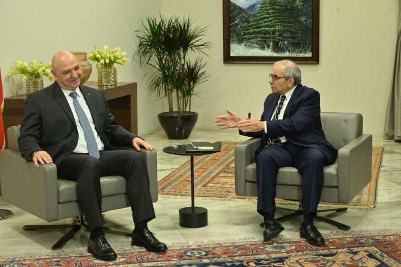 تفاهم رئاسي على حافة الانفجار