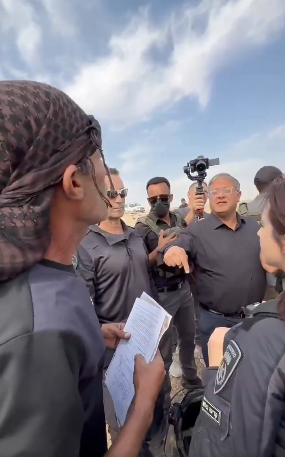 "نسر الجنوب 3"... بن غفير يقود حملة هدم في النقب (فيديو)