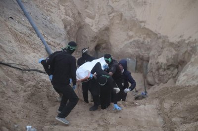 السرّ المدفون في رفح... هل احتفظت حماس بهدار غولدن حيّاً لسنوات؟