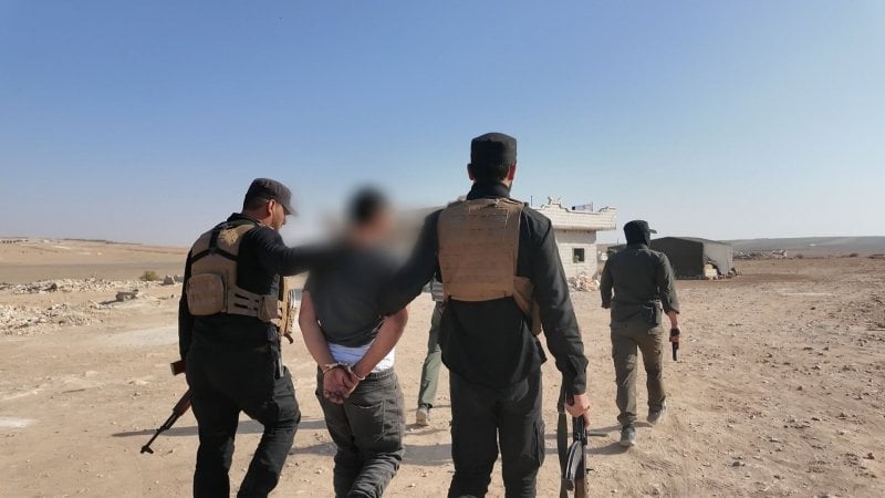 "71 موقوفًا"... تفاصيل رصد محاولات "داعش" لاستهداف المؤسسات الحكومية السورية (صور)