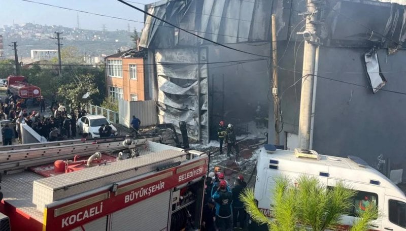 النيران تلتهم مستودعاً في تركيا... سقوط ضحايا وانفجار يهزّ المنطقة! (فيديو)