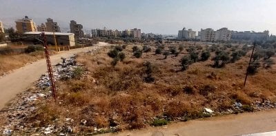 طريق يتحوّل إلى مكب للنفايات... صرخة قبل وقوع الكارثة!
