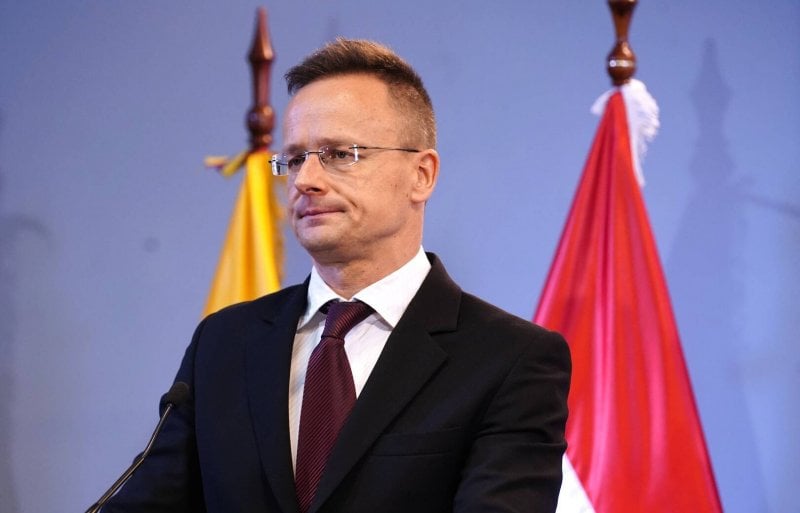 وزير الخارجية الهنغاري: الإعفاء من العقوبات الأميركية دائم وليس سنوياً