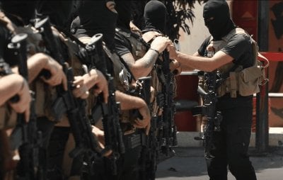 سلبا عناصر من الجيش والاونروا... القوة الضاربة تطيح بمطلوببن في شاتيلا (صورة)